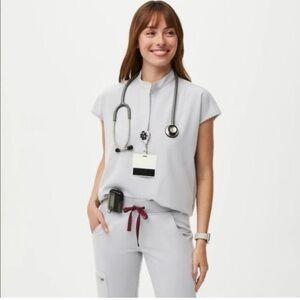 Figs Cement XXS Rafaela top and XS Zamora jogger bottoms